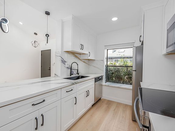 2nd image of 4219 44th St APT 5