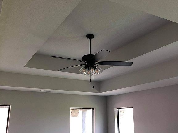 3rd image of 829 Crittenden Blvd