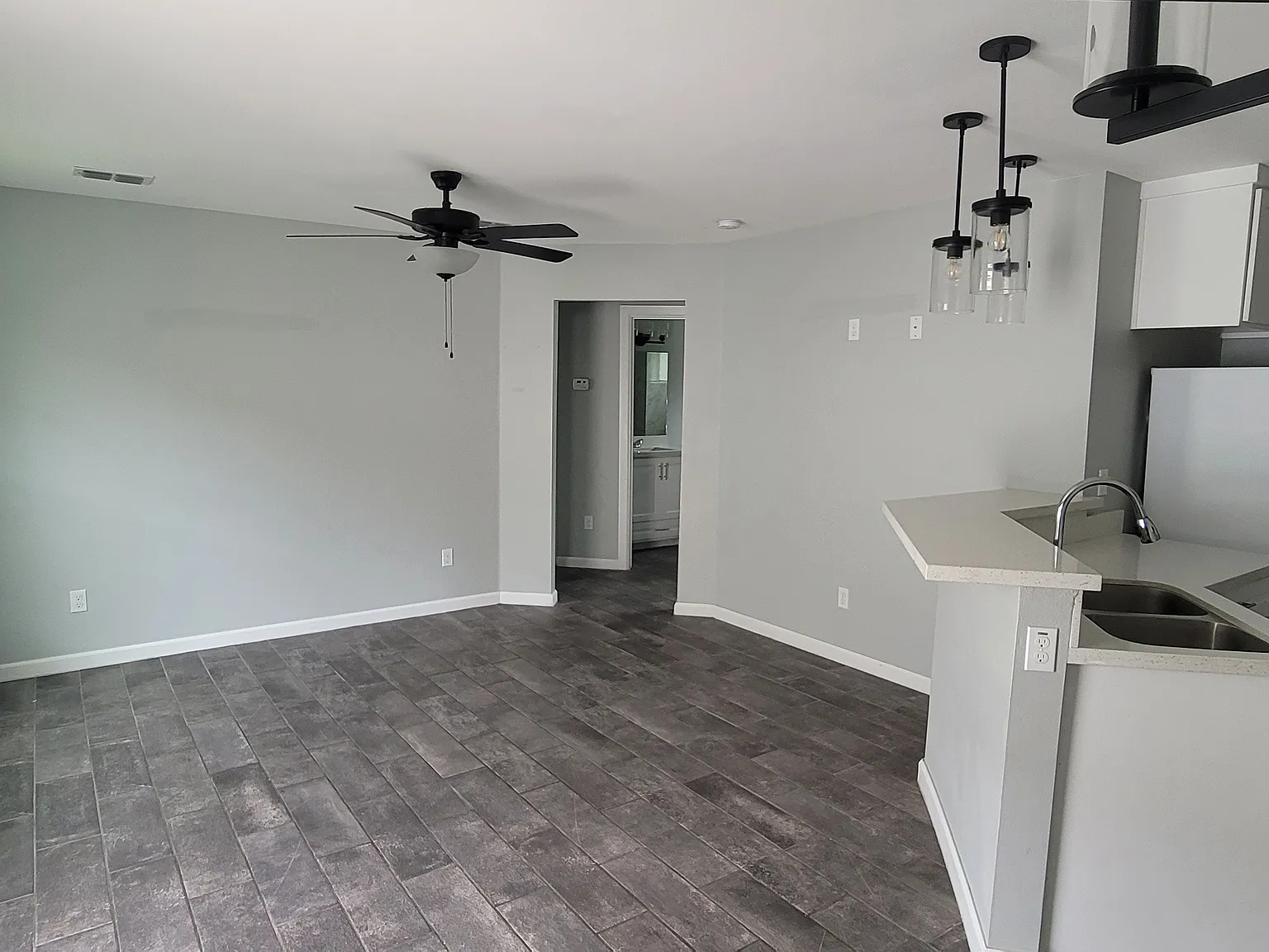 2 bed, $1,000 — Photo 3