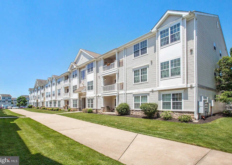 1st image of 139 Lionheart Ln #139