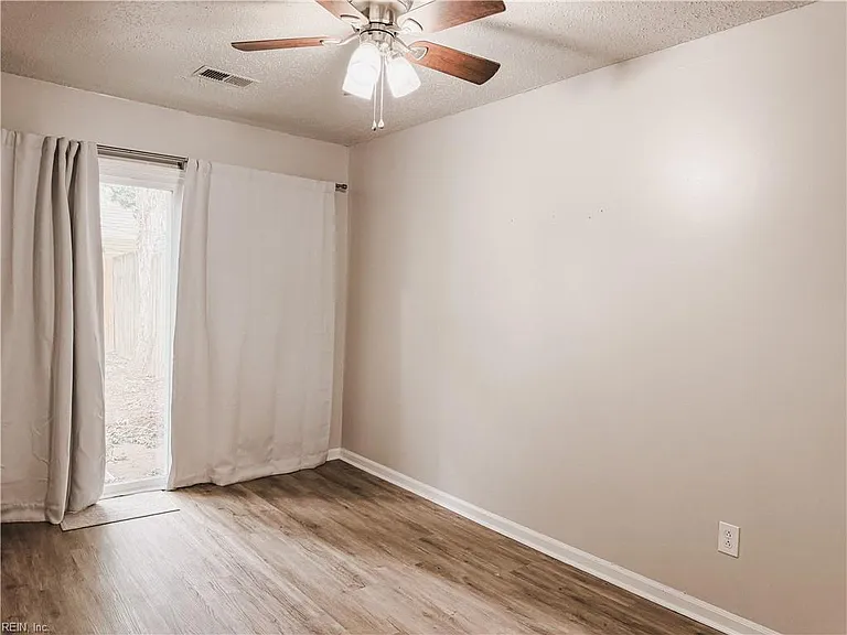 5433 Campus Dr — Photo 13