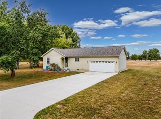 10955 E Fairview Dr, Effingham, IL 62401