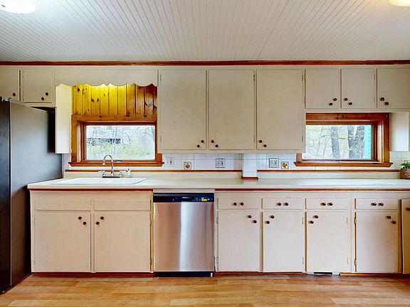 4th image of 8 Morrill Street