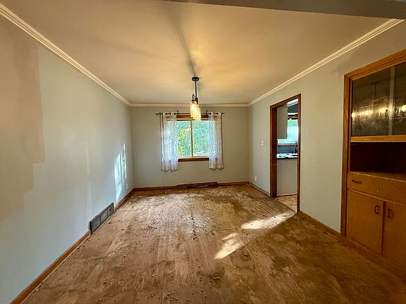 5th image of 651 Dillon St