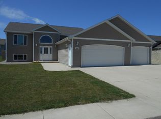 1823 9th St NE, Watertown, SD 57201