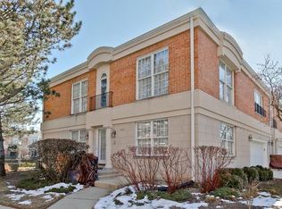 440 Town Place Cir, Buffalo Grove, IL 60089