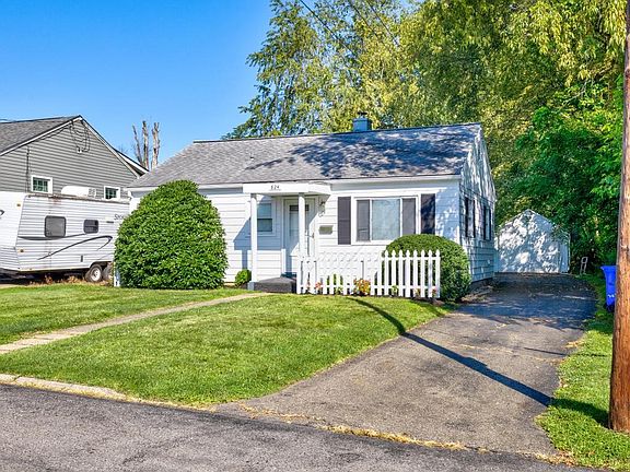 2nd image of 824 Childs Ave