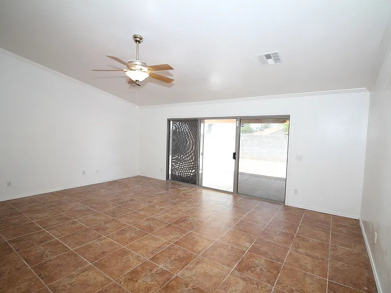 7124 N 77th Dr — Photo 5