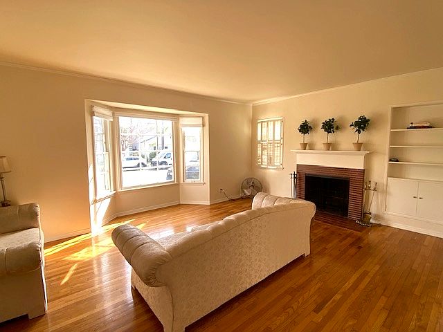 1st image of 1267 Devon Ave