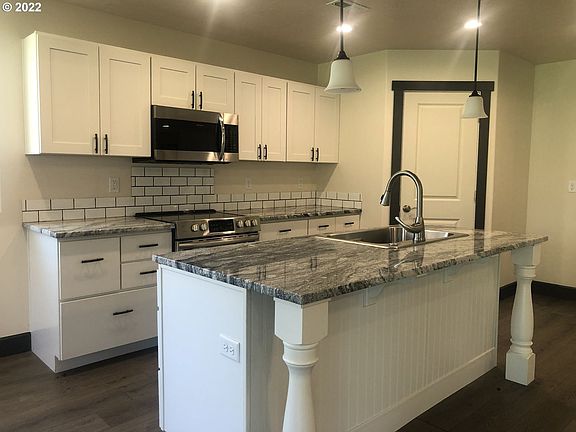 3rd image of 302 Riverwood Ct