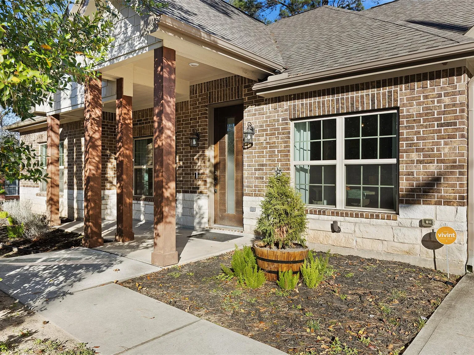 4 bed, 2.5 bath, 2080 sqft, $3,000 — Photo 2