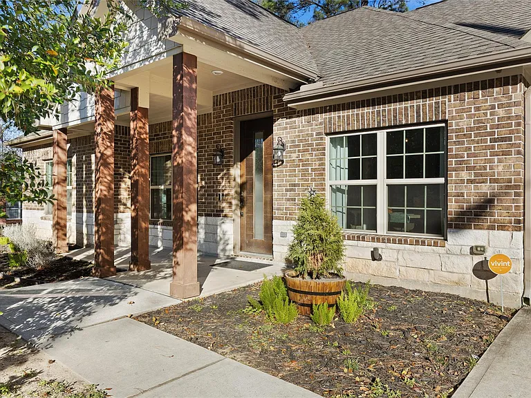 12140 Goliad Ln — Photo 2