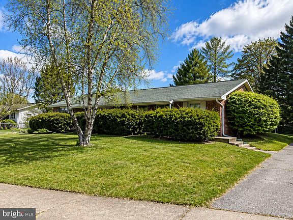 3rd image of 1307-1309 University Dr