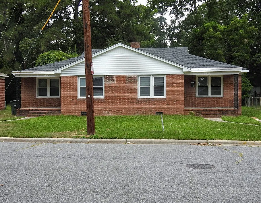 6 bed, 1856 sqft, $4,200 — Photo 1