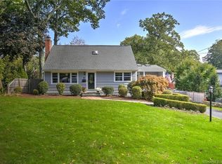 24 Mayweed Rd, Fairfield, CT 06824