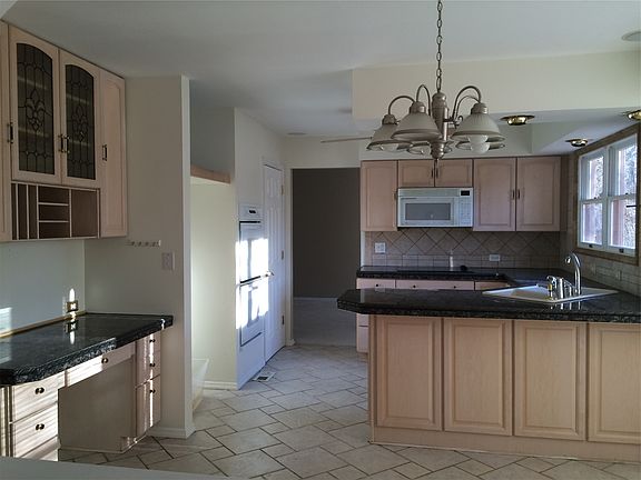 2nd image of 2005 Lake Clay Dr
