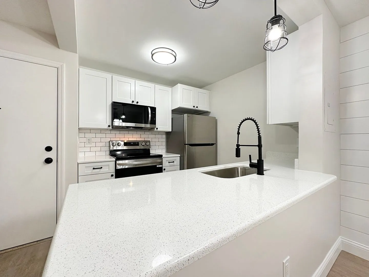 Castle Schools Affordable Newburgh Indiana 2 Bedroom — Photo 1