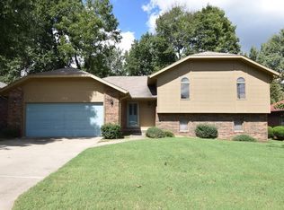 2219 E Cragmont St, Springfield, MO 65804