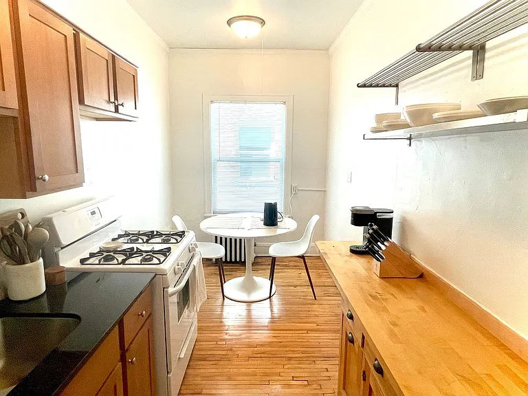 Oakview Apartments — Photo 26