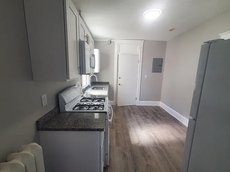738 Washington St #27 — Photo 4