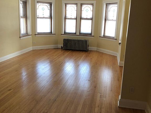 2nd image of 1844 Clarence Ave APT 1F