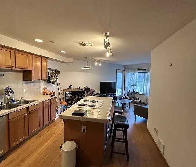 2111 Waverly Pl N #202 — Photo 4
