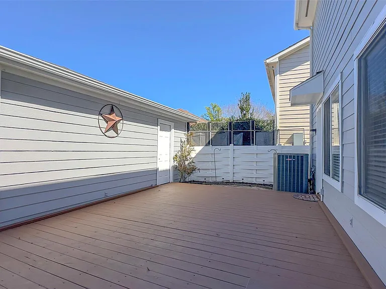 9923 Farrell Dr — Photo 36