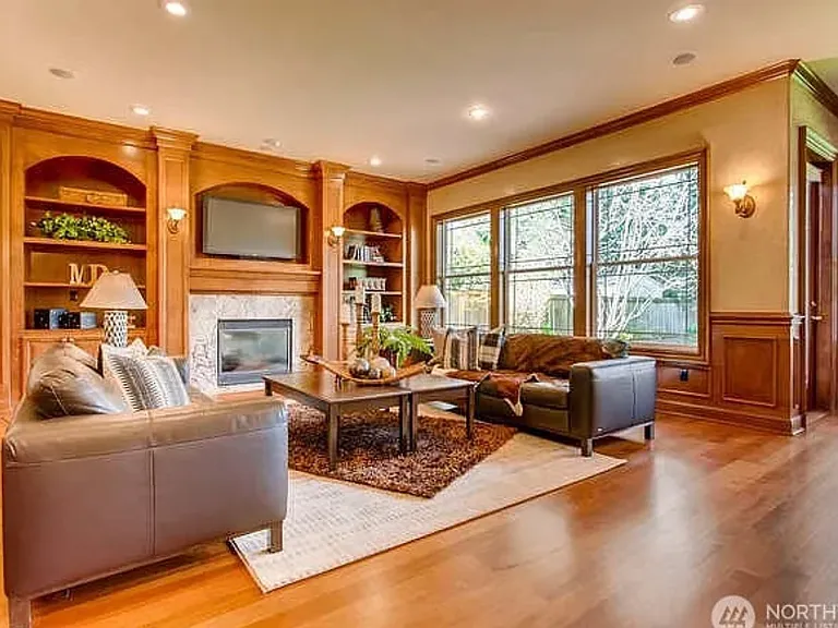9820 NE 27th St — Photo 3