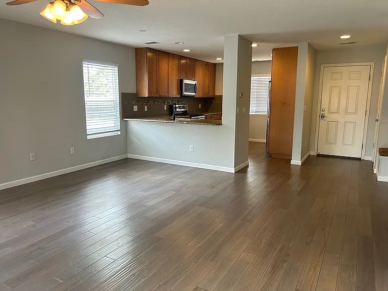 526 Plowman Way — Photo 5