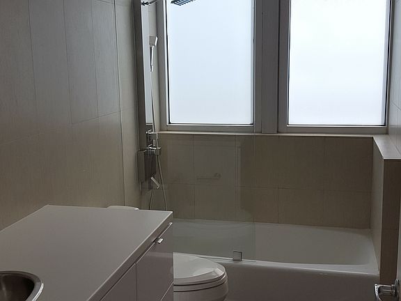 4th image of 1125 West Ave APT 1