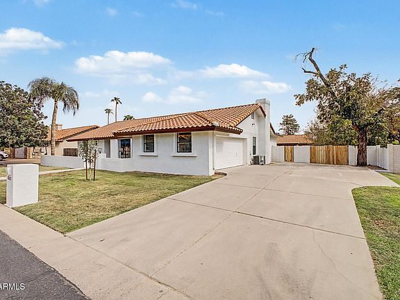3rd image of 685 E LINDA Lane