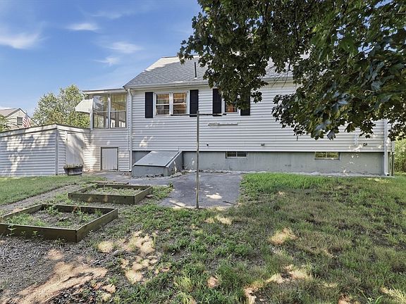 3rd image of 85 Bunker Hill Ave