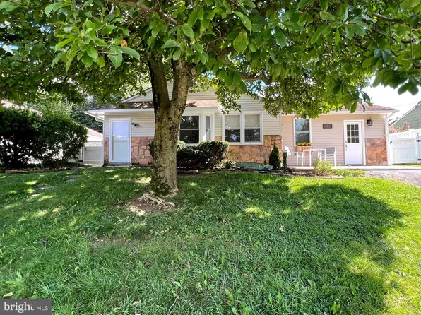 8 Wyndmoor Dr, Glenside, PA 19038