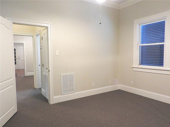 4th image of 825 Avenue A
