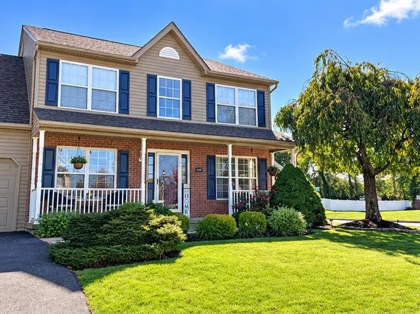 2790 Pond Dr, Easton, PA 18040