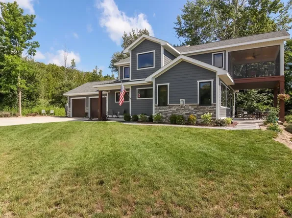 232 W Summerset Ct, Suttons Bay, MI 49682