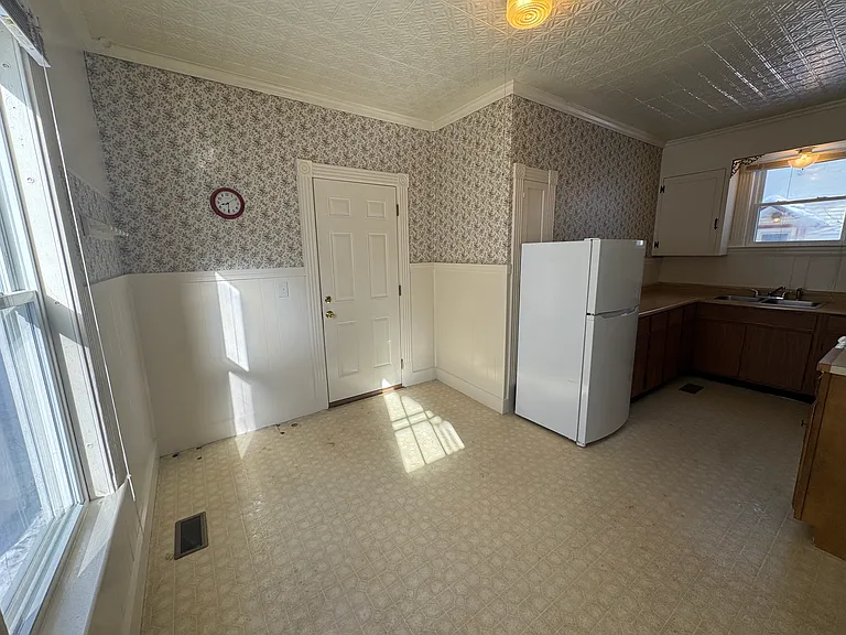 10 Maple St #1 — Photo 12