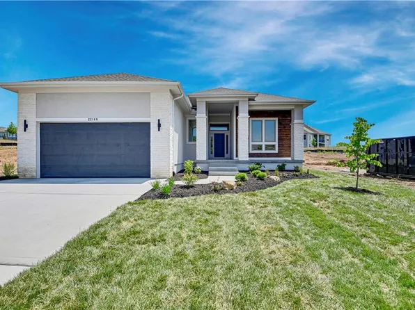 22109 W 93rd Ter, Lenexa, KS 66220