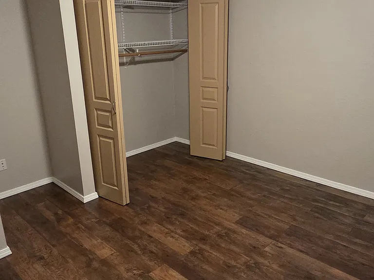 16943 NE 16th Pl — Photo 10