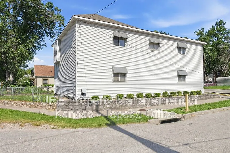 2440 S Mill St — Photo 2