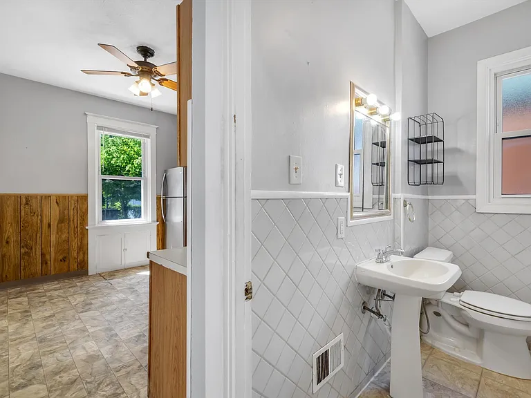 1223 Gruner Pl — Photo 17