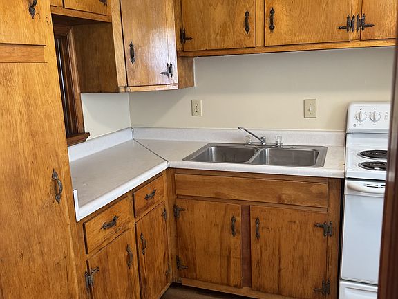 3rd image of 3731 Angela Dr #1