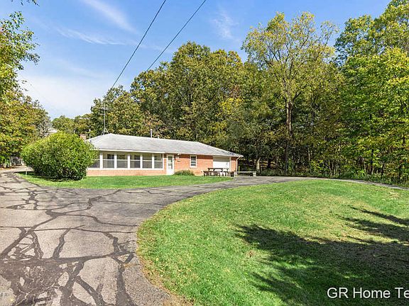 2nd image of 4093 Knapp Valley Dr NE