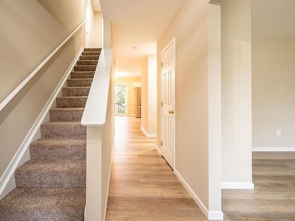 5th image of 52 Gold Meadow Dr