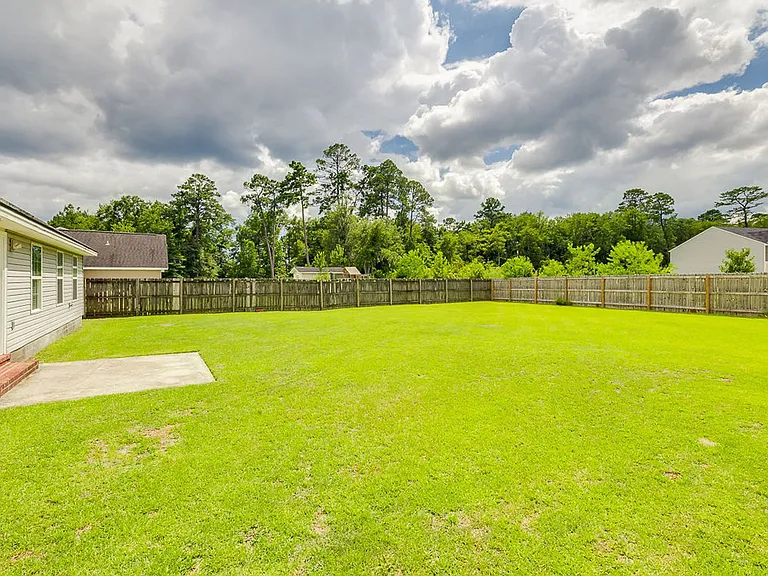 114 Mustang Dr — Photo 4