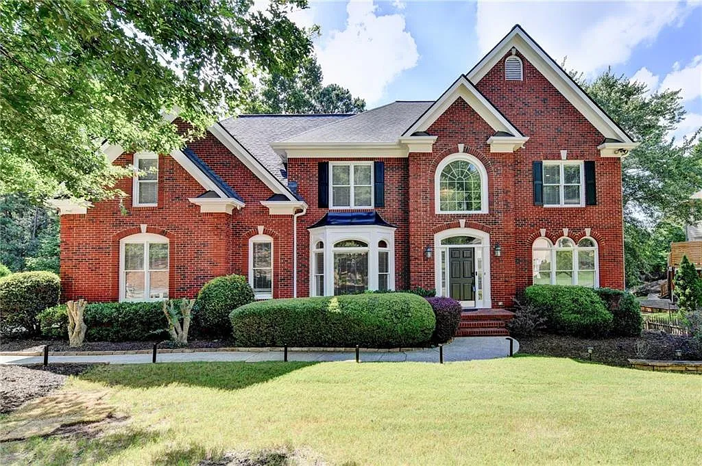 6 bed, 5.0 bath, 5852 sqft, $4,600 — Photo 1