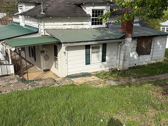 4th image of 695 W Main St