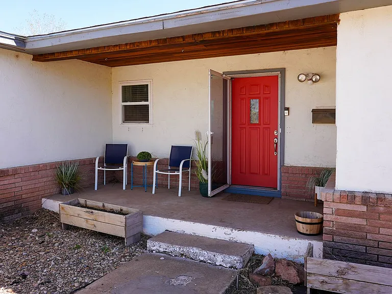 805 W Christopher Dr — Photo 3