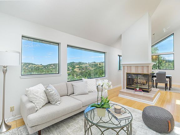 3rd image of 27 OAKWOOD Court