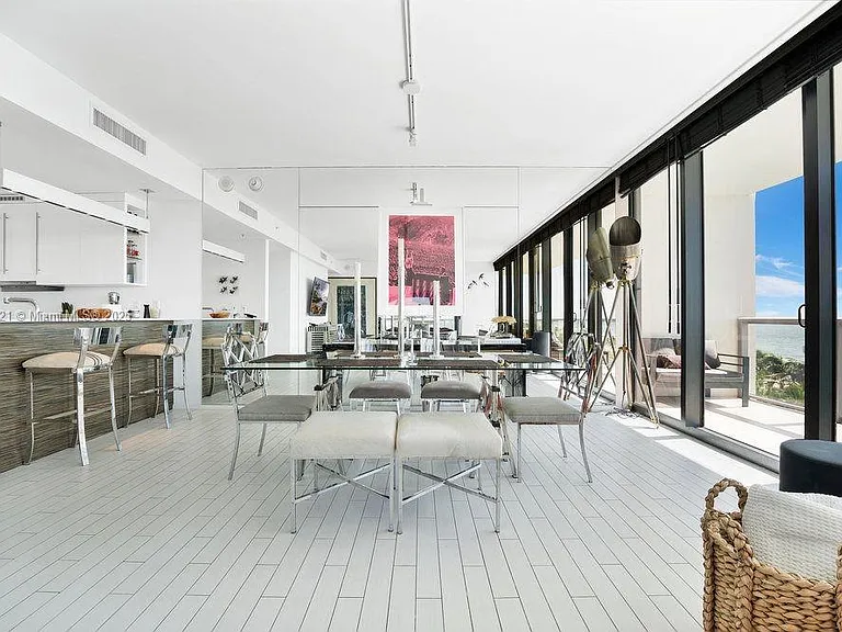 2201 Collins Ave #628 — Photo 8